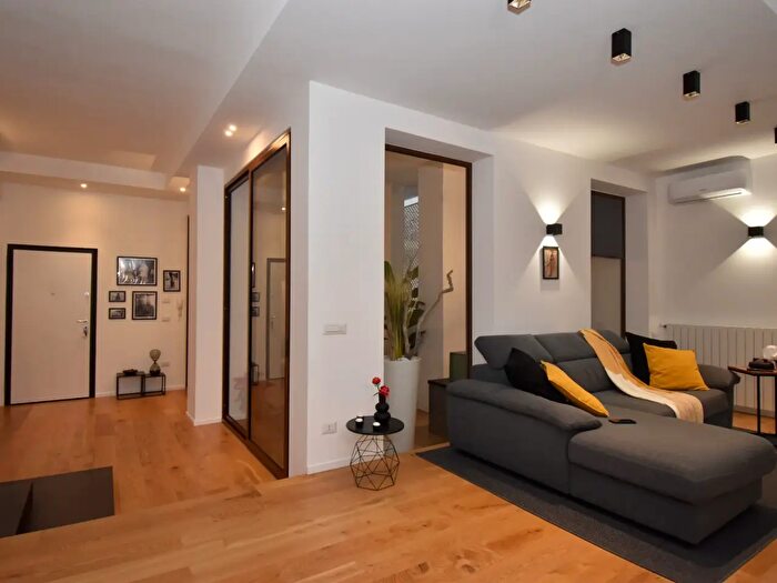 Appartamento con 6 locali in vendita in Via G Oberdan, Lecce