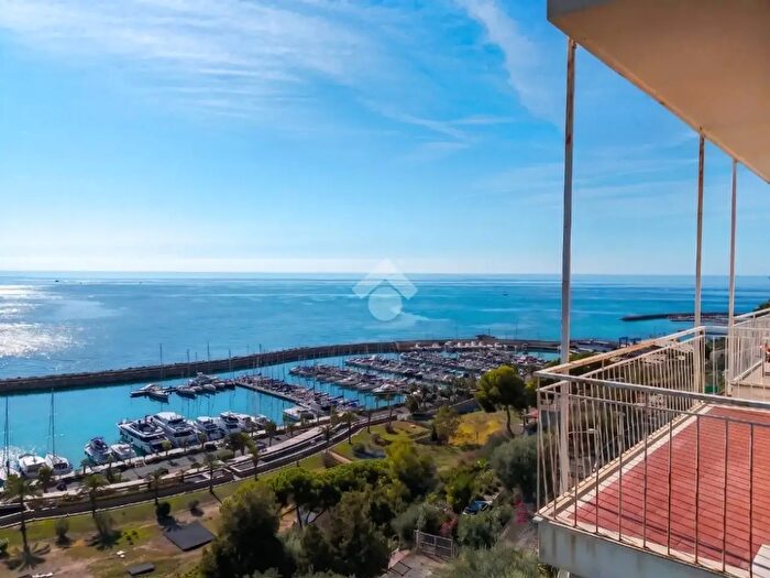 Appartamento quadrilocale in vendita in Via Civezza, San Lorenzo Al Mare