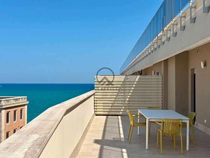 Casa trilocale in affitto in Lungomare Cristoforo Colombo, Trani