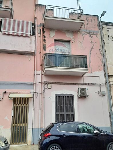 Appartamento trilocale in vendita in Via Acitrezza, Catania