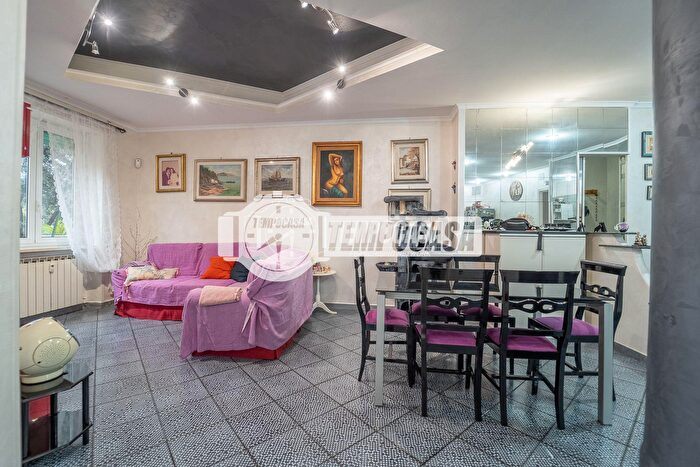 Appartamento trilocale in vendita in Roma