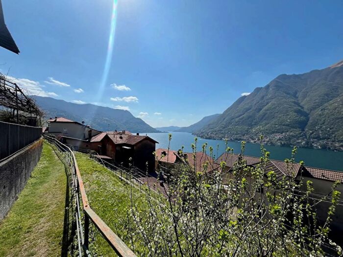 Appartamento con 15 locali in vendita in Pognana Lario