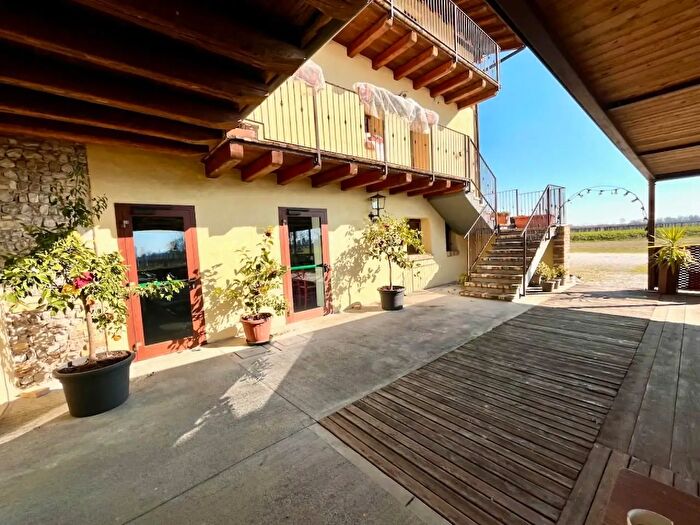 Casa con 10 locali in vendita in Zoppola