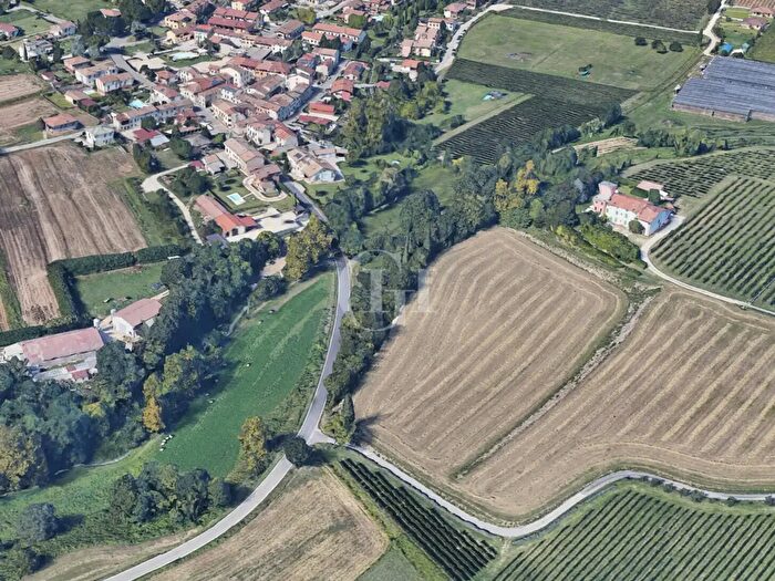 Casa con 9 locali in vendita in Valeggio Sul Mincio