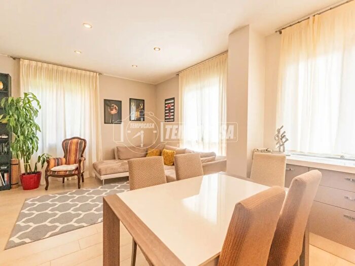 Appartamento trilocale in vendita in Via Giosuè Carducci, Cusago