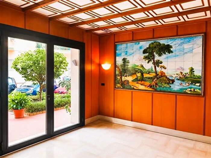 Appartamento con 5 locali in vendita in Via San Giacomo dei Capri Bis, Napoli