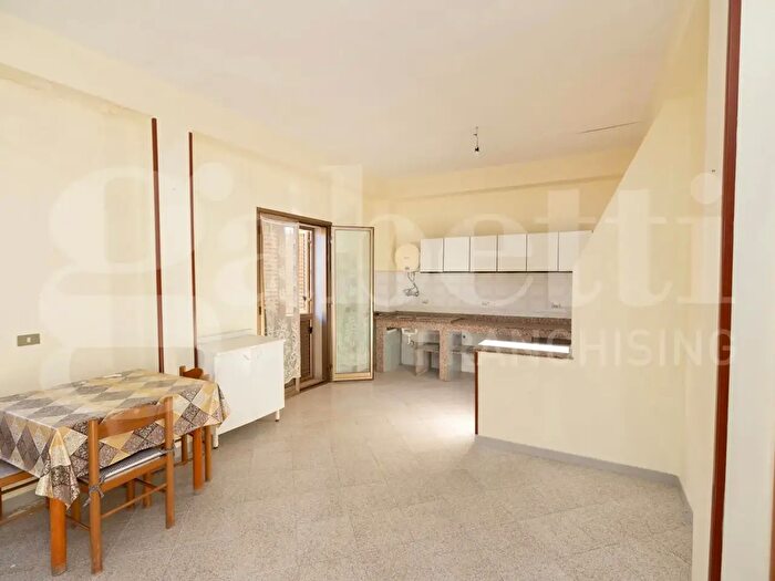 Appartamento con 5 locali in vendita in Via Caucana, Ragusa