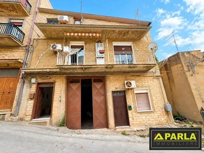 Casa con 6 locali in vendita in Via Ludovico Ariosto, Canicatti'