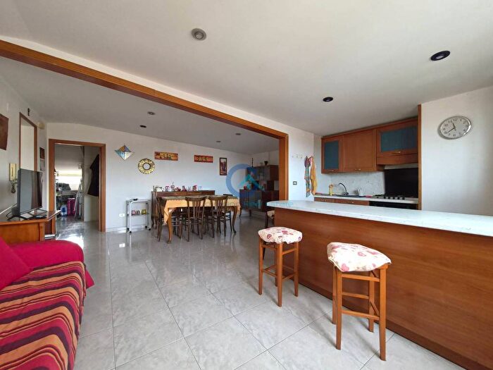 Appartamento quadrilocale in affitto in Catanzaro Lido, Catanzaro