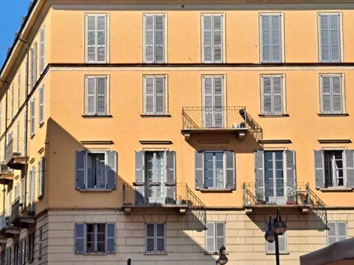Appartamento trilocale in affitto in Via Festa del Perdono, Missori, Milano
