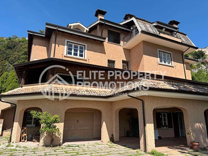 Casa con 17 locali in vendita in Passeggiata San Giuseppe, Veroli