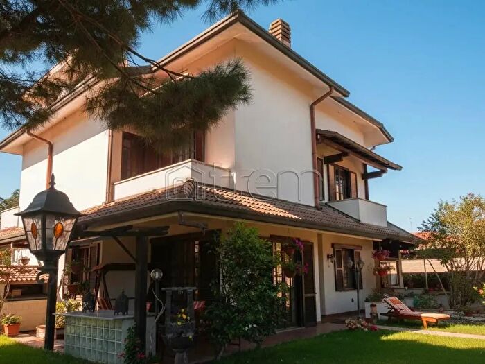 Casa quadrilocale in vendita in Pregnana Milanese