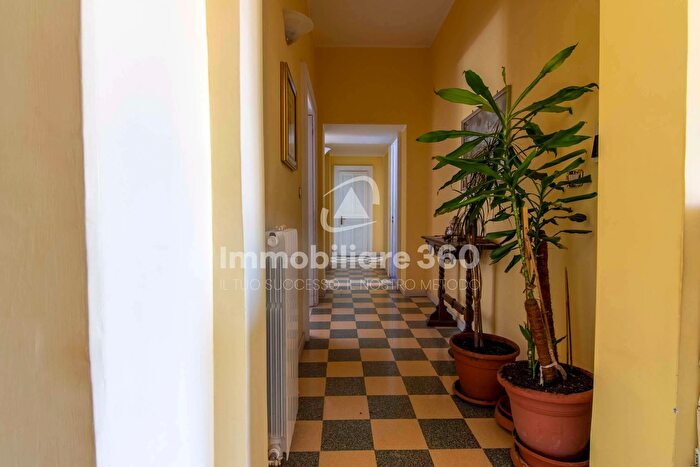 Appartamento con 5 locali in vendita in Via R Misasi, Cosenza