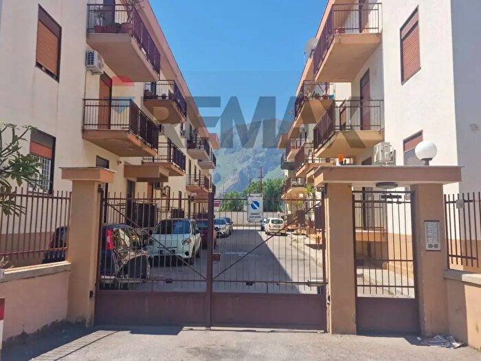Appartamento con 5 locali in vendita in Corso dei Mille, Palermo