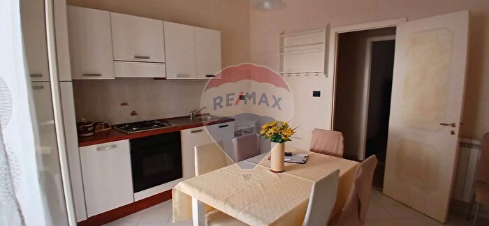 Appartamento trilocale in vendita in Via Vittorio Veneto, Calatabiano