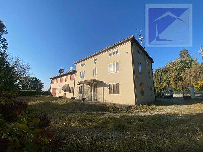 Casa con 5 locali in vendita in Santa Giustina In Colle