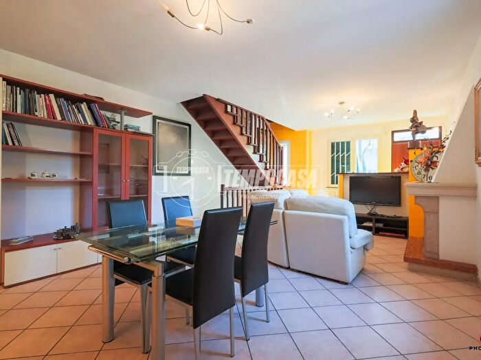 Casa con 7 locali in vendita in Viale Andrea Costa, Forli