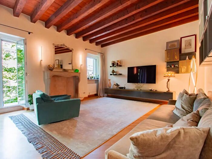 Appartamento con 5 locali in affitto in Via Valverde, Verona