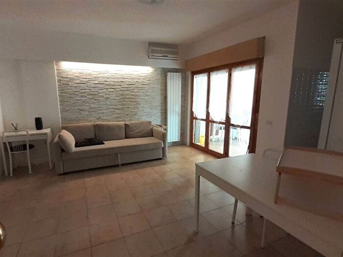Appartamento trilocale in affitto in Via dei Girasoli, Collefiorito, Guidonia Montecelio