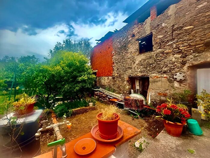 Casa trilocale in vendita in Massa