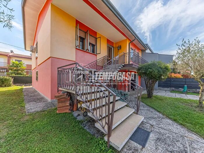 Appartamento con 5 locali in vendita in Via Raffaello Sanzio, Dolo