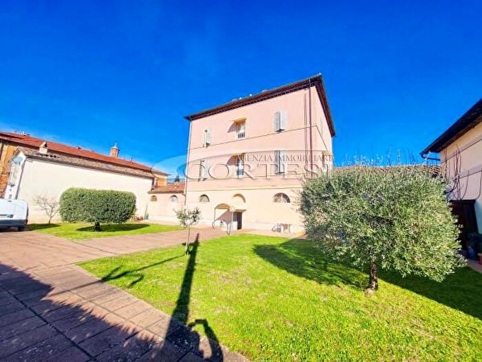 Casa con 6 locali in vendita in Umbertide