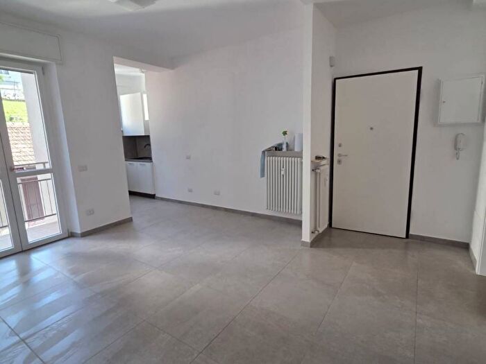 Appartamento trilocale in affitto in Via Vittorio Vergani, Centro, Cantù