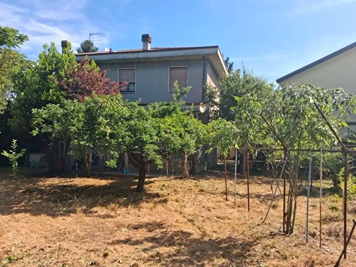 Casa con 7 locali in vendita in Tortona