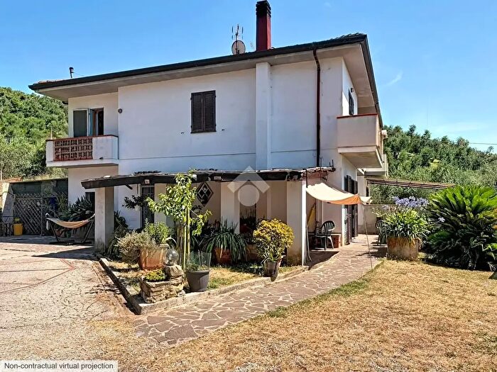 Casa con 7 locali in vendita in Via Pietra a Padule, Massarosa