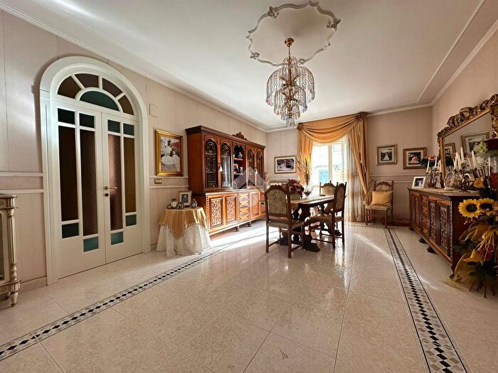 Appartamento con 5 locali in vendita in Via Vasto, Cerignola