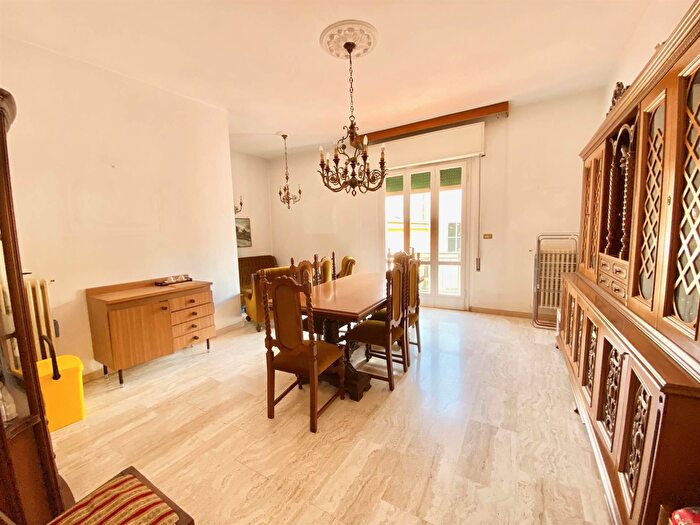 Appartamento con 6 locali in vendita in Pistoia