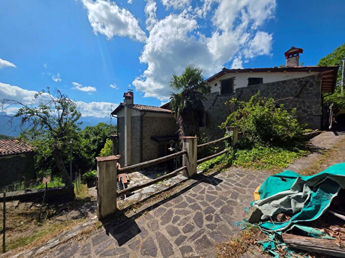 Casa con 9 locali in vendita in Località Pizziello, Castiglione Di Garfagnana