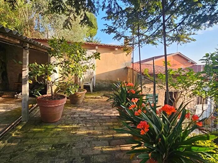 Casa con 6 locali in vendita in Aolo Borsellino, Collesalvetti