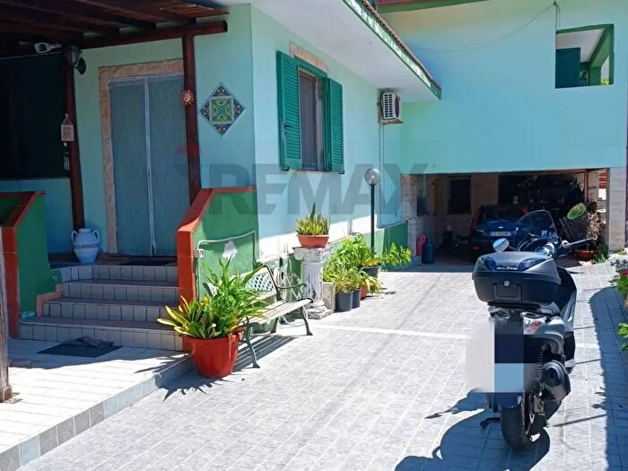 Casa con 6 locali in vendita in Minturno