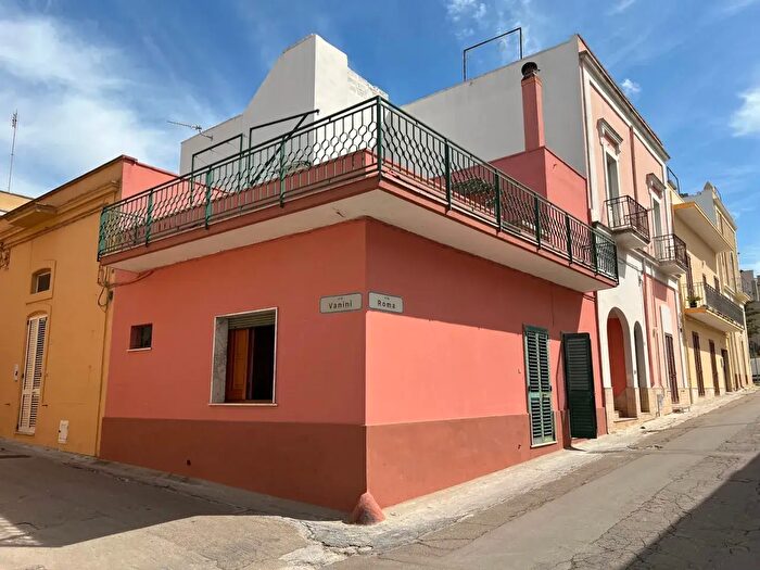 Casa bilocale in vendita in Via Roma, Supersano