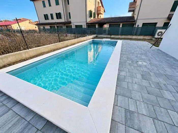Casa quadrilocale in vendita in Via Orlando Strozzi, Reggio nell'Emilia