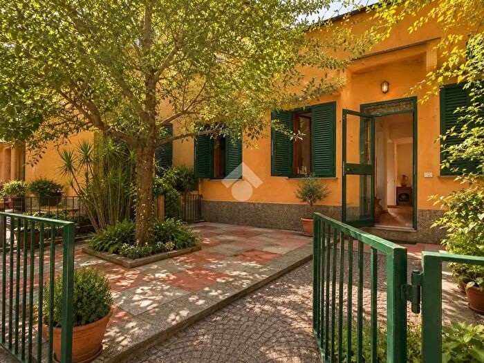Casa con 7 locali in vendita in Via Falconeto, Anguillara Sabazia