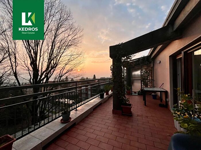 Appartamento trilocale in vendita in Via Frattini, Varese