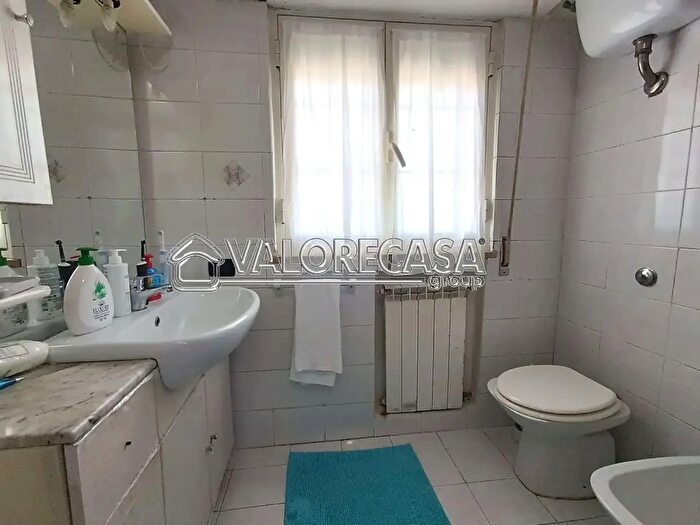 Appartamento trilocale in vendita in Via Mandanici, Roma