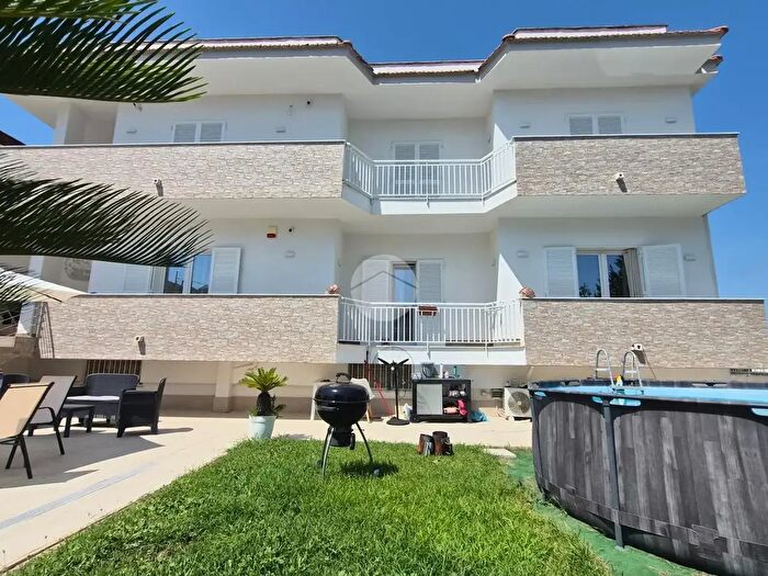 Appartamento quadrilocale in vendita in Via Masseria Vecchia, Giugliano In Campania