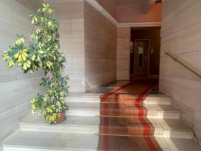 Appartamento trilocale in affitto in Viale Caterina da Forlì, Gambara, Milano