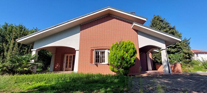 Casa con 6 locali in vendita in Scalenghe