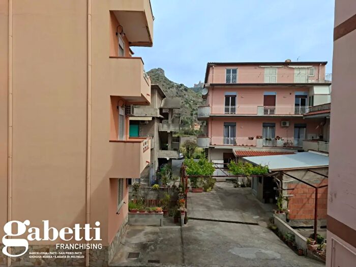 Appartamento trilocale in vendita in Via Stazione, Oliveri
