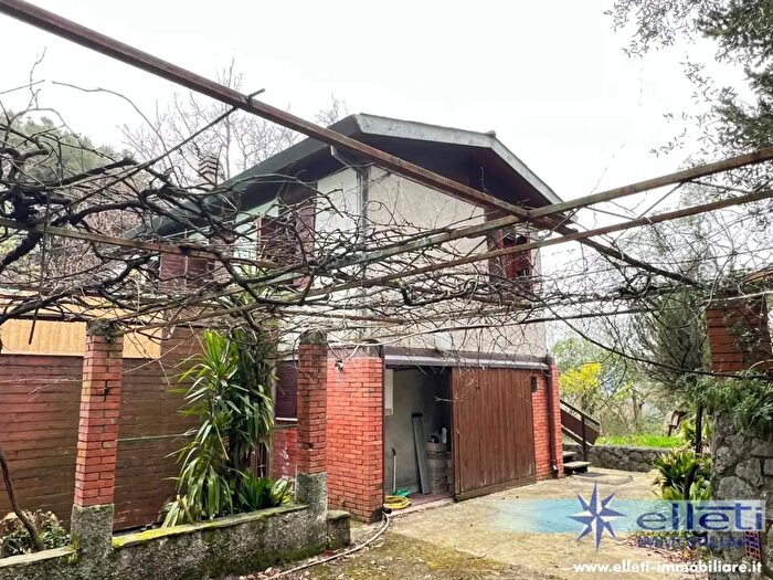 Casa con 6 locali in vendita in Ia Tecchioni, Massa