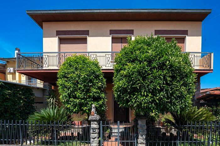 Casa con 12 locali in vendita in Via Marinella, Campi Bisenzio