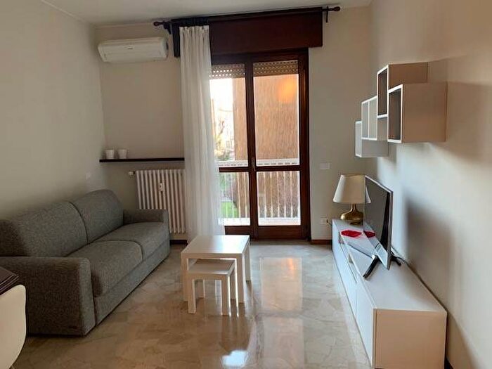 Appartamento trilocale in affitto in Via Mauro Fiamminghino, Certosa, Milano