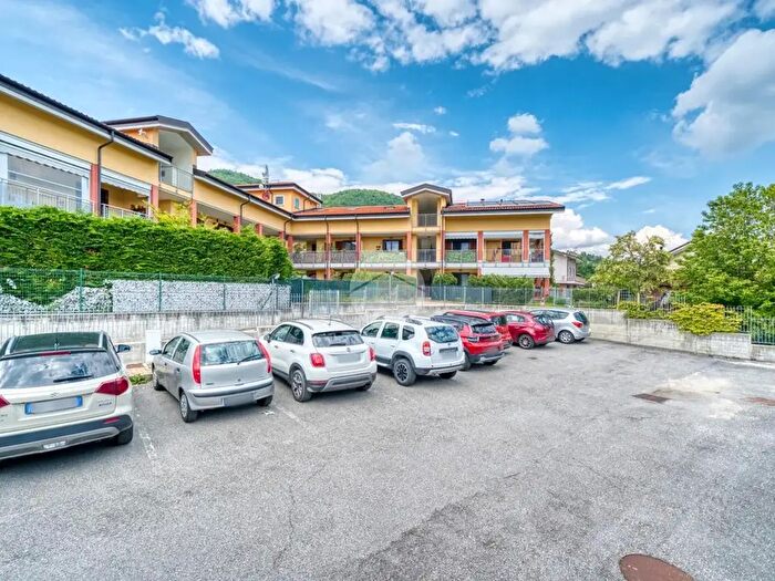 Appartamento quadrilocale in vendita in Via Rodolfo di Montbell, Giaveno