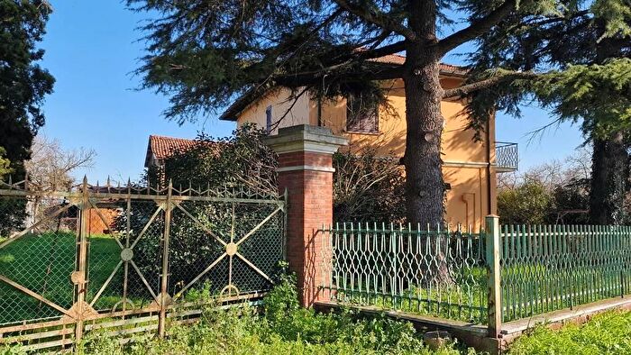 Casa con 8 locali in vendita in Forlimpopoli