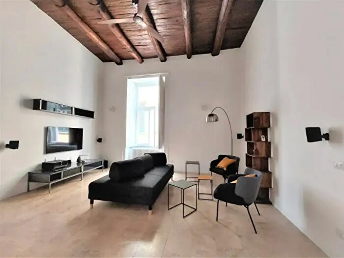 Appartamento con 5 locali in vendita in Via San Mattia, Napoli