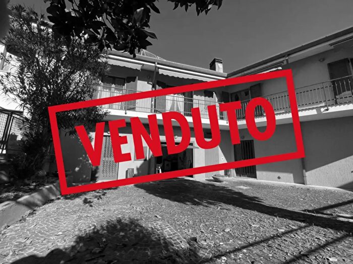 Appartamento con 5 locali in vendita in Piazza Madonna, Buia
